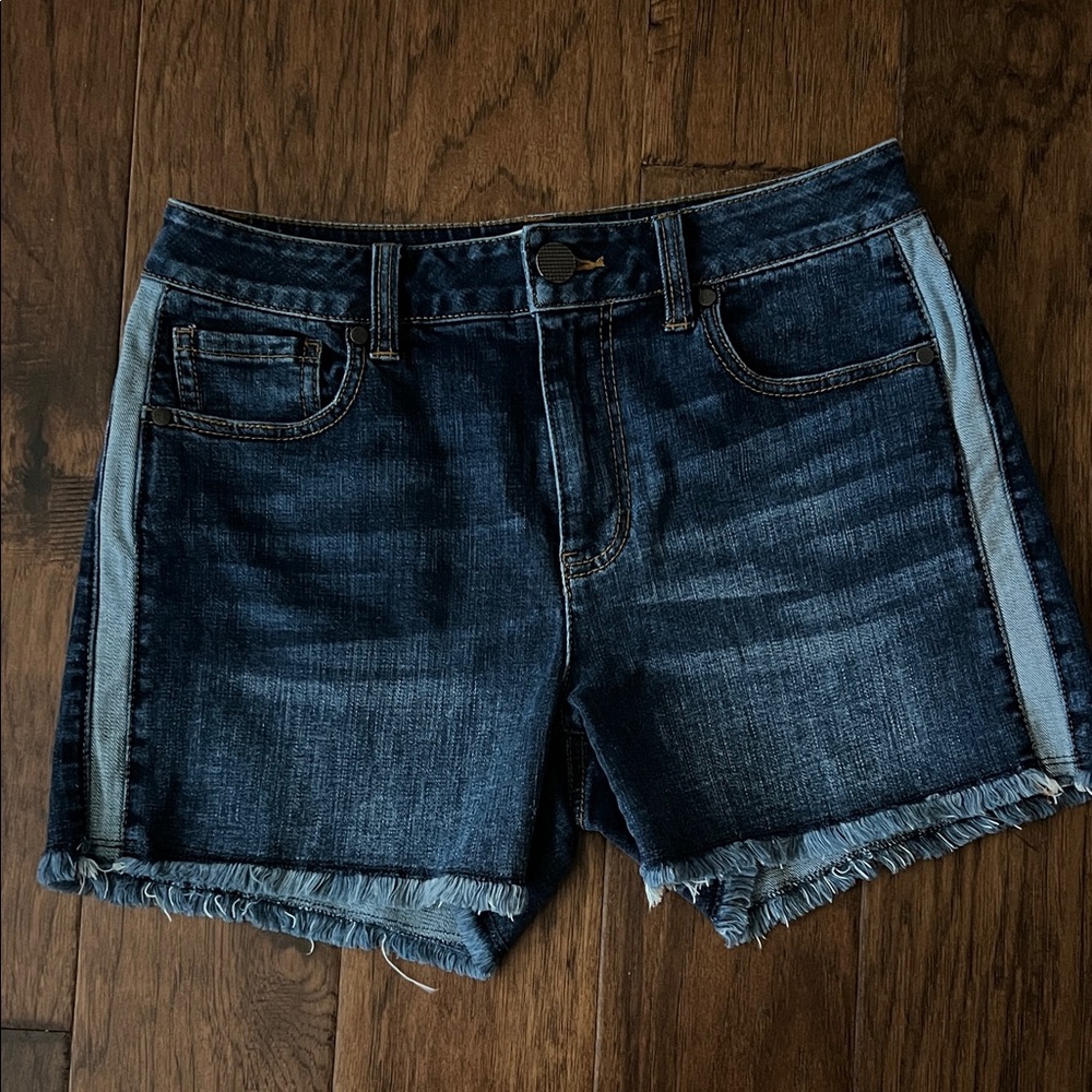 Cabi Women’s Dark Indigo Denim Shorts with Side Stripe